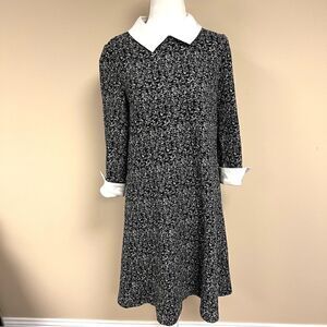 - 👠Betsy Johnson shift style dress with collar.  Size M